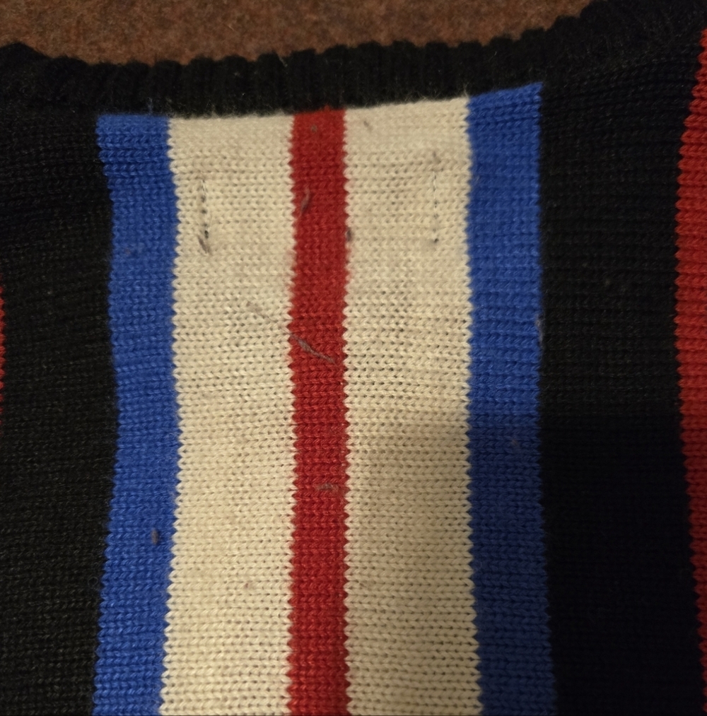 Black Pike Hockey Bear Crew Neck Knit Sweater Men's Medium - Picture 11 of 11